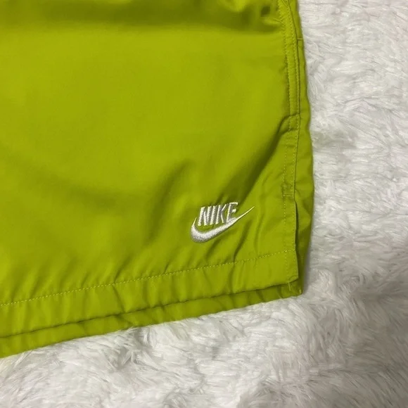 NIKE MEN GREEN WOVEN FLOW LINED SHORT PANTS.SIZE-LARGE. - Picture 8 of 14
